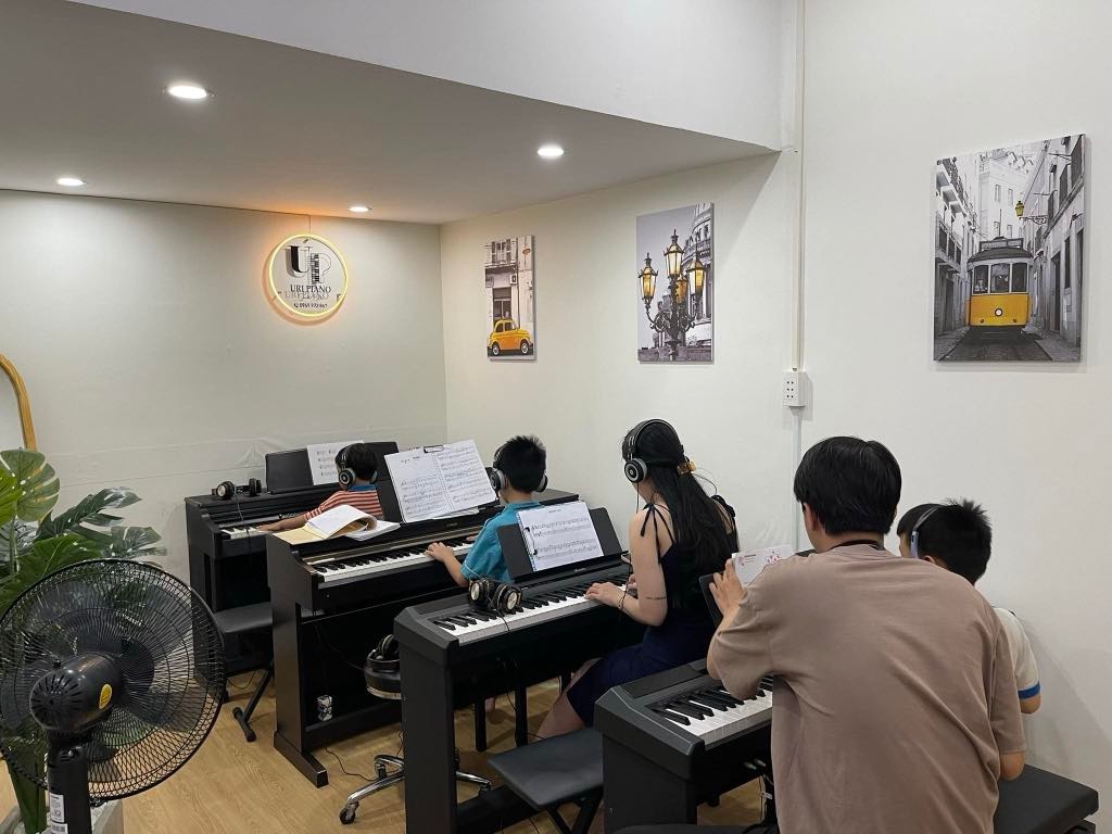 Group piano lesson